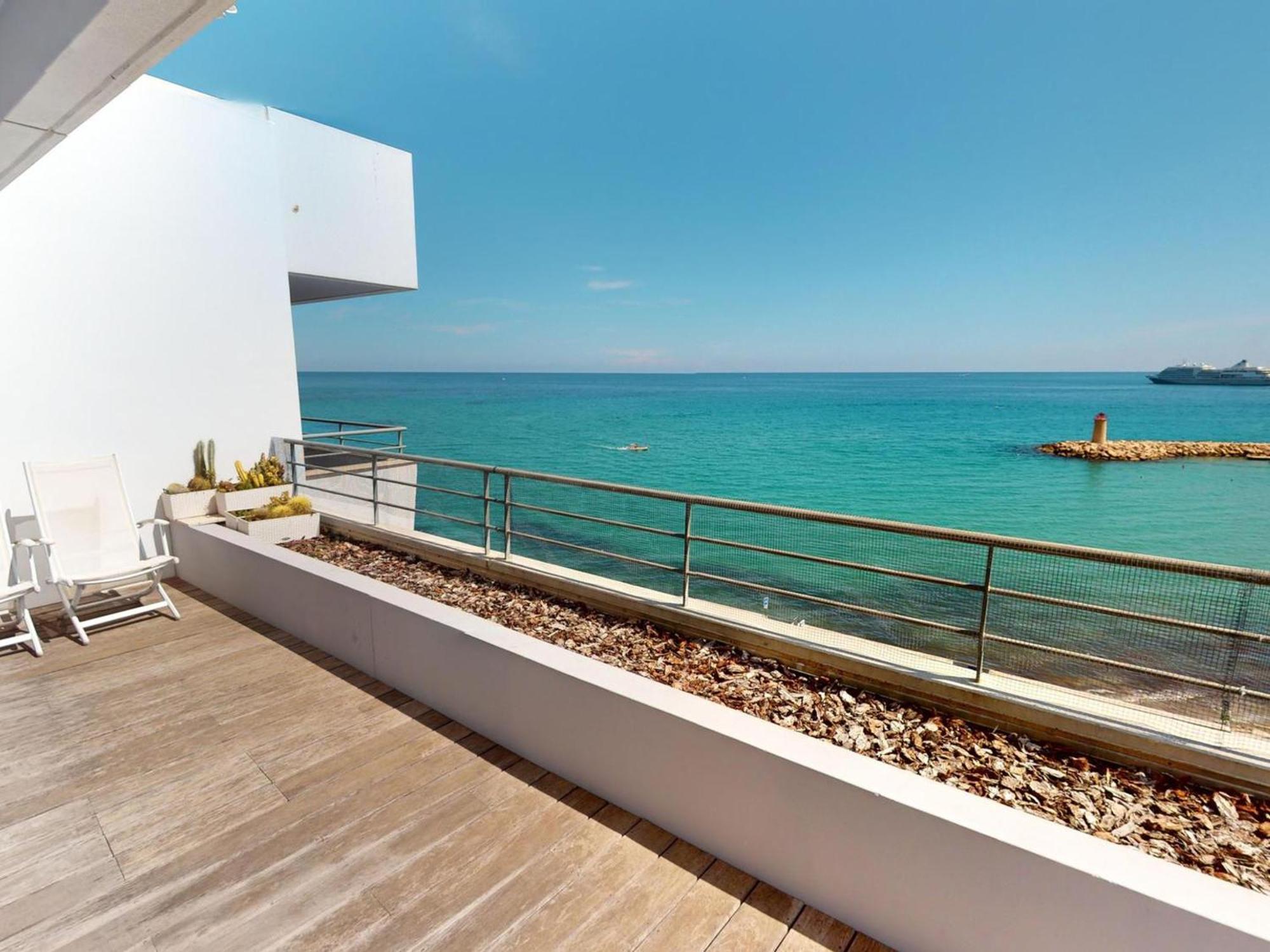 Magnifique 3P Face Mer Avec Terrasse De 46M² Et Parking Prive - Fr-1-196-250 Menton Exterior photo